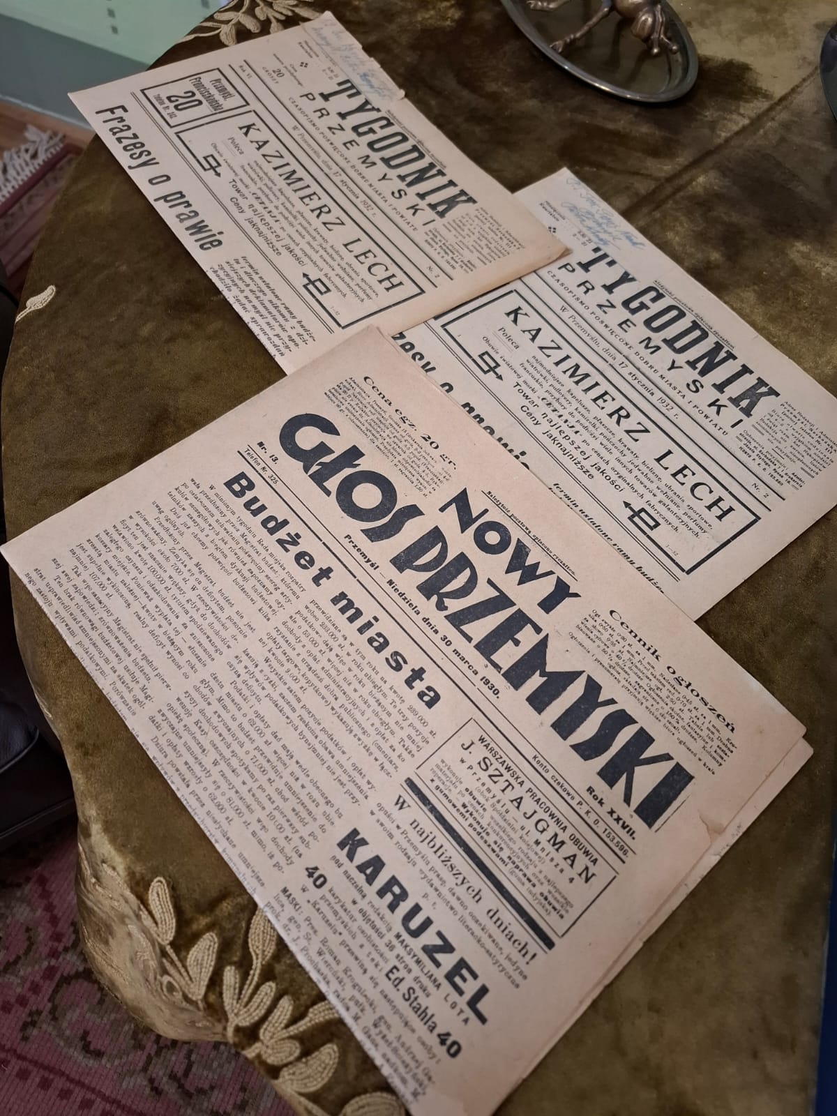 Historical newspapers and posters from the interwar period.
